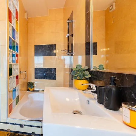 Royal Vista Apartment, Free Parking Апартаменты *