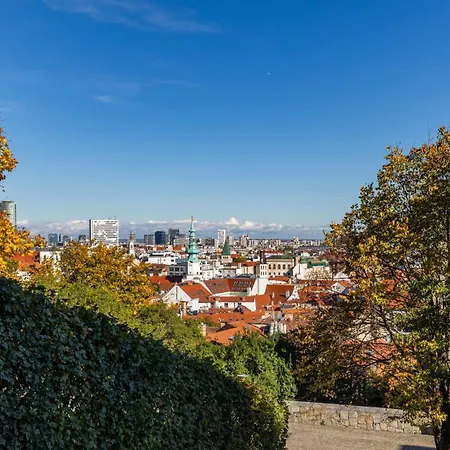 Royal Vista Apartment, Free Parking *